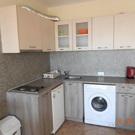 Sunny Sands Апартаменты