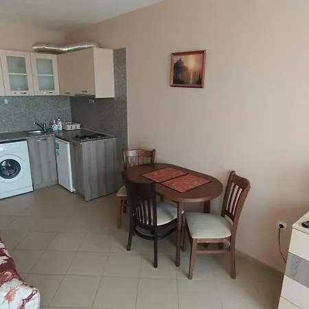 Sunny Sands Apartment *