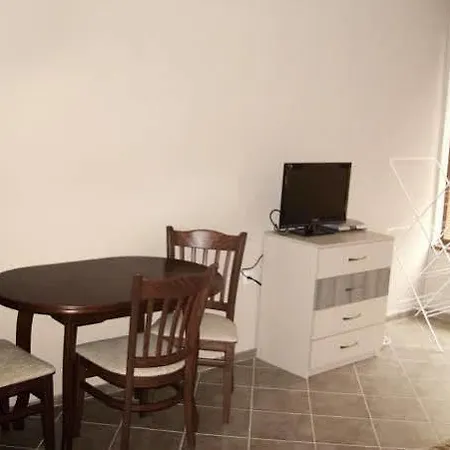 Sunny Sands Апартаменти *