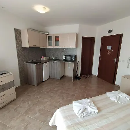 Sunny Sands Apartment *
