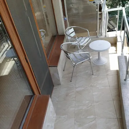 Sunny Sands Apartment